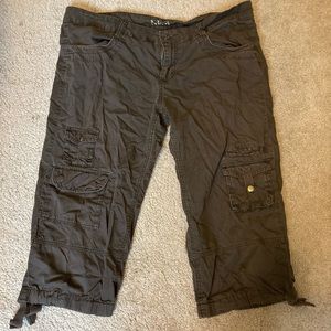 Capri cargo pants